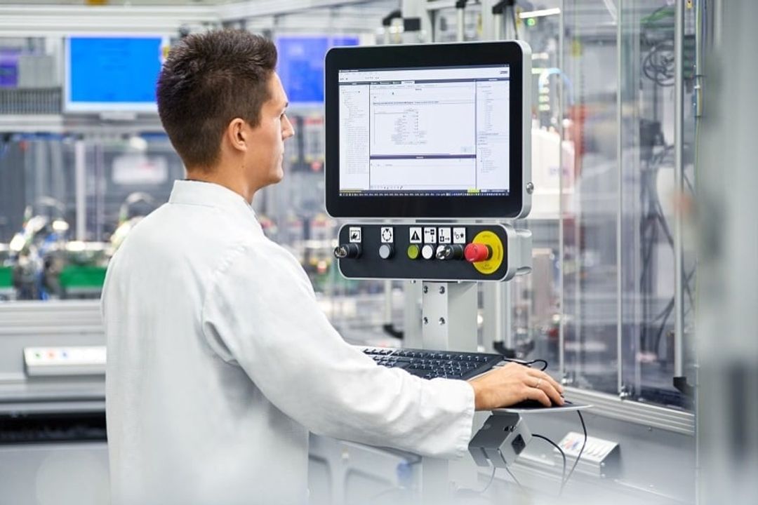 With its all-in-one solutions (AIO), Phoenix Contact offers industrial PCs with a fully enclosed die-cast aluminum housing (IP65) that can be expanded modularly and integrate Profisafe functions. With its all-in-one solutions (AIO), Phoenix Contact offers industrial PCs with a fully enclosed die-cast aluminum housing (IP65) that can be expanded modularly and integrate Profisafe functions.