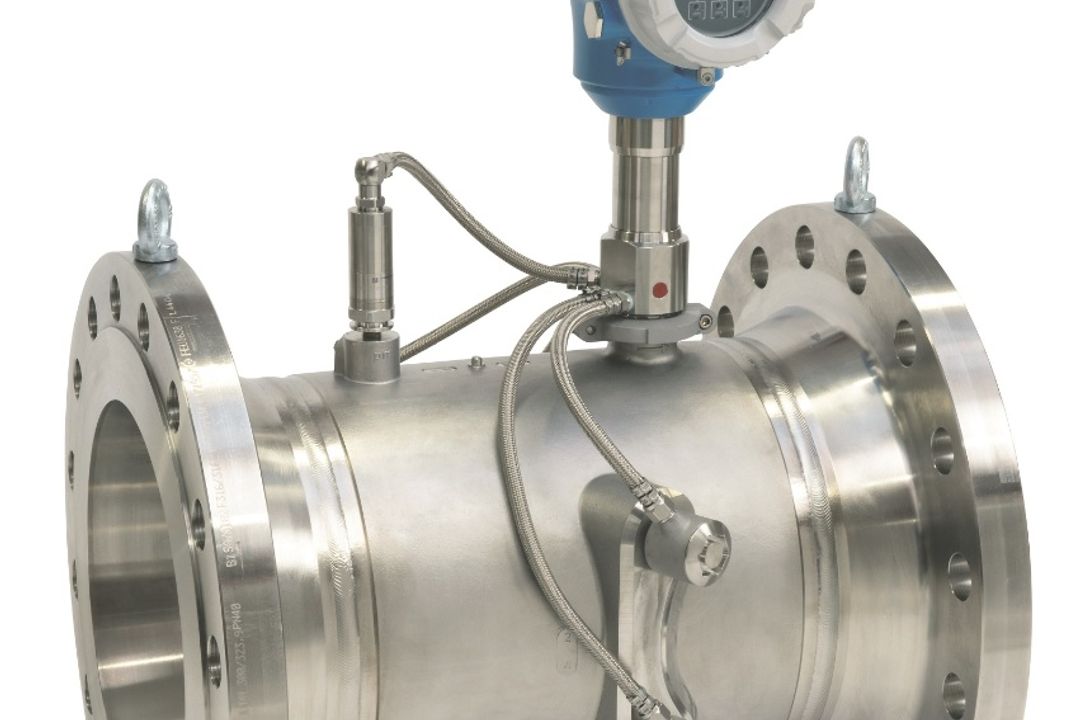 The Prosonic Flow G300/500 with integrated gas analysis function. The Prosonic Flow G300/500 with integrated gas analysis function.