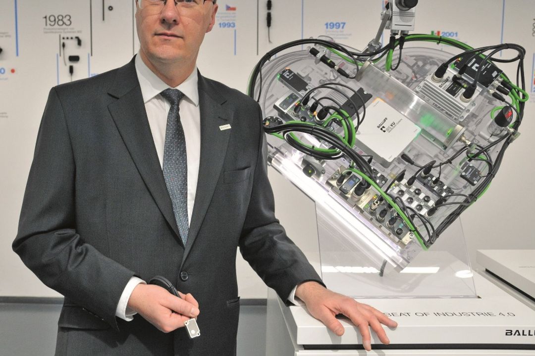 Stefan Hornung: "In the long term, artificial intelligence will be an essential component of sensors for condition monitoring." Stefan Hornung: "In the long term, artificial intelligence will be an essential component of sensors for condition monitoring."