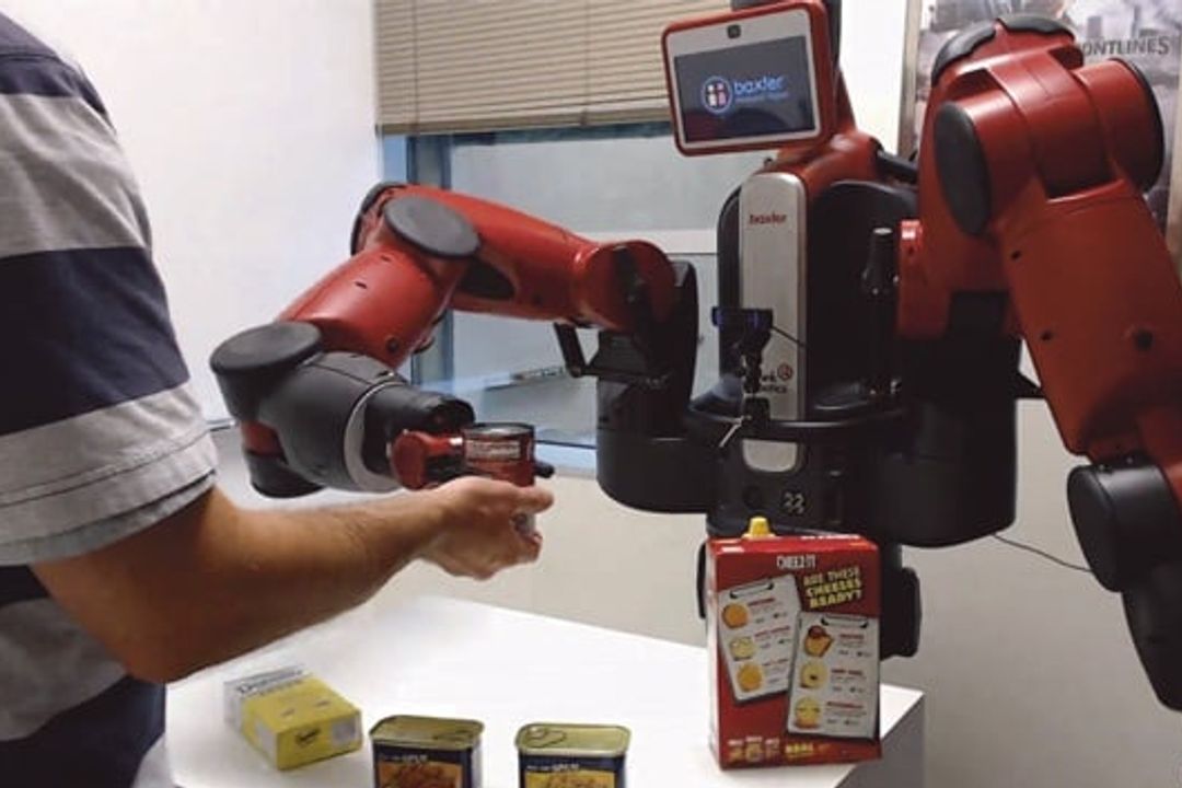 Mensch und Roboter Seite an Seite