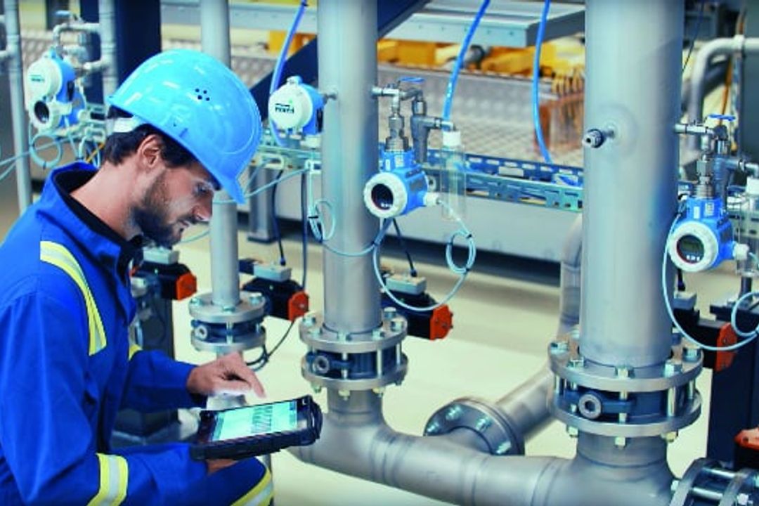 Deutsche Telekom cooperates with Endress+Hauser Deutsche Telekom cooperates with Endress+Hauser