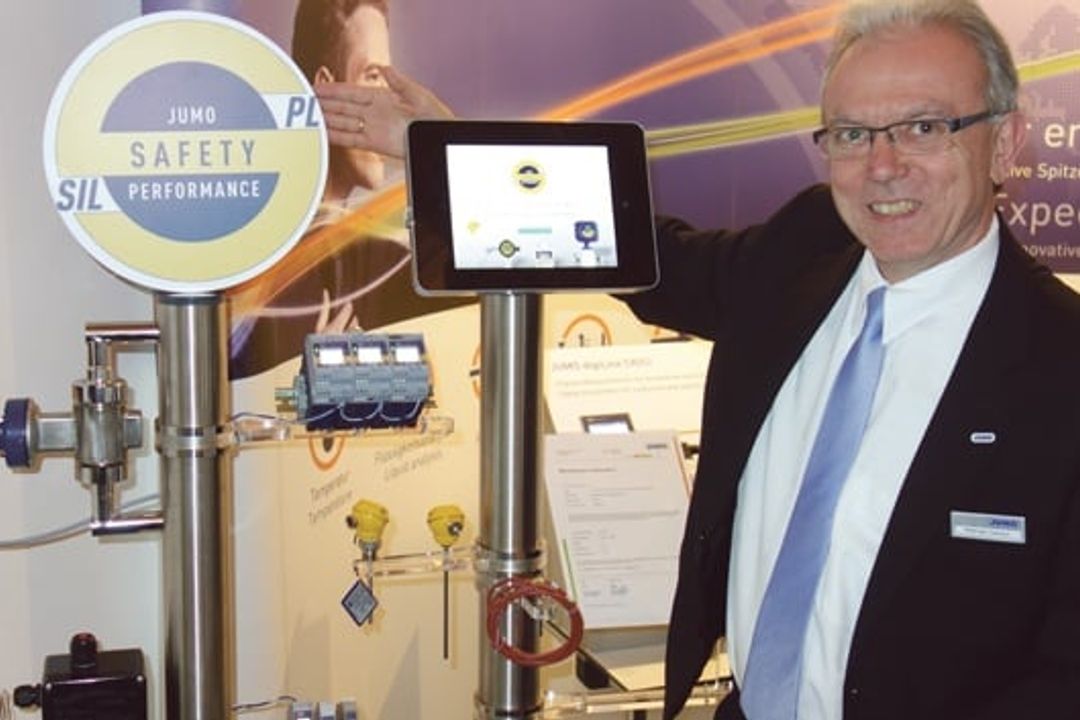 Matthias Garbsch mit der neuen Marke Jumo Safety Performance Matthias Garbsch mit der neuen Marke Jumo Safety Performance