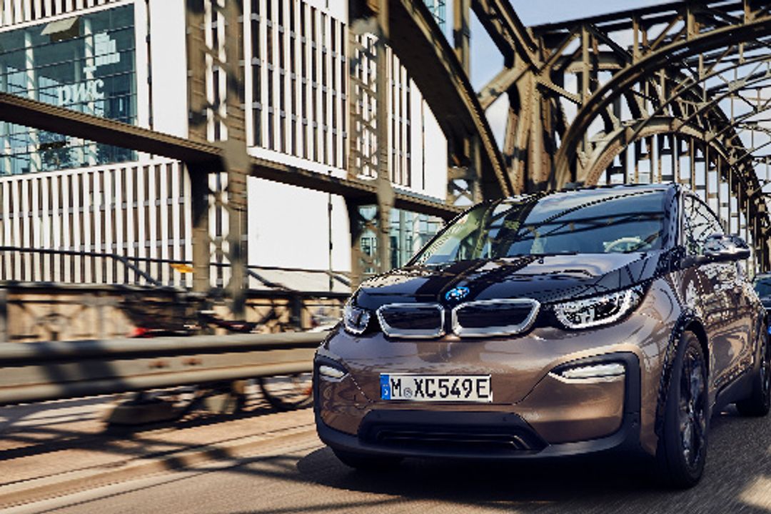 Two BMW i3s on the Hackerbücke in Munich Two BMW i3s on the Hackerbücke in Munich