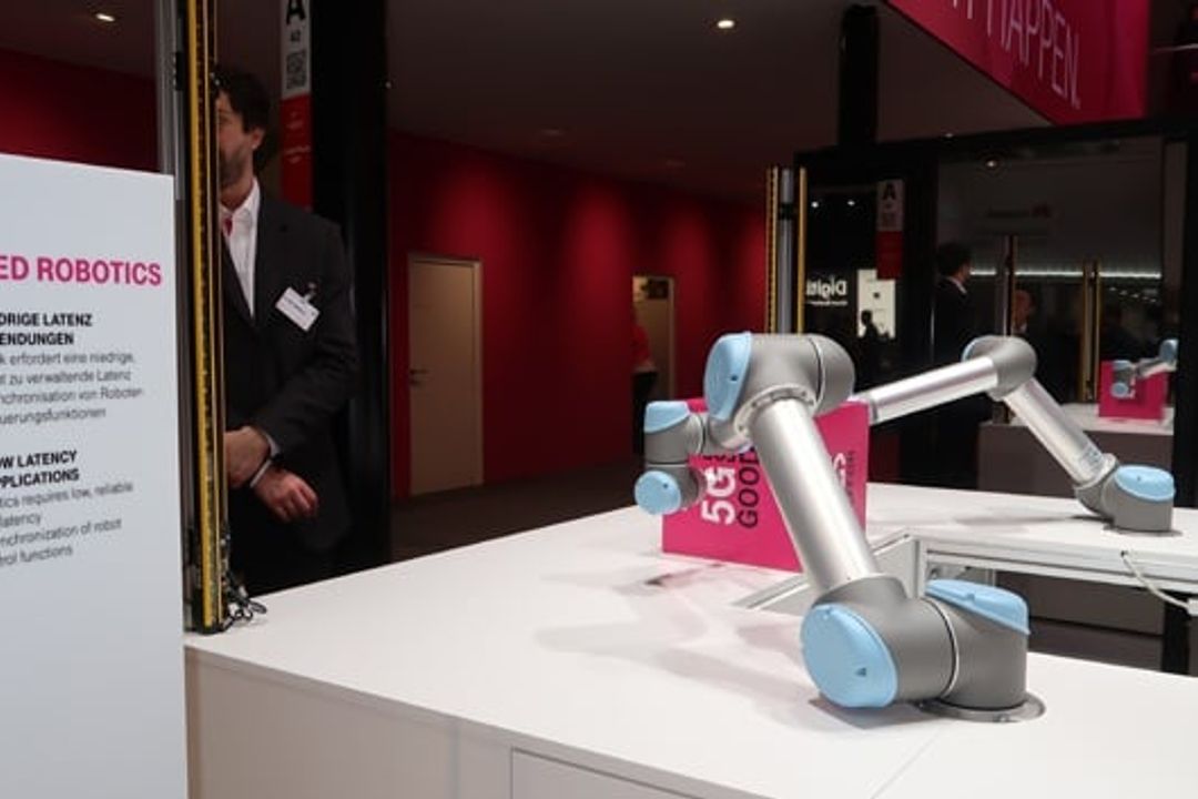 5G and robots at the Deutsche Telekom stand