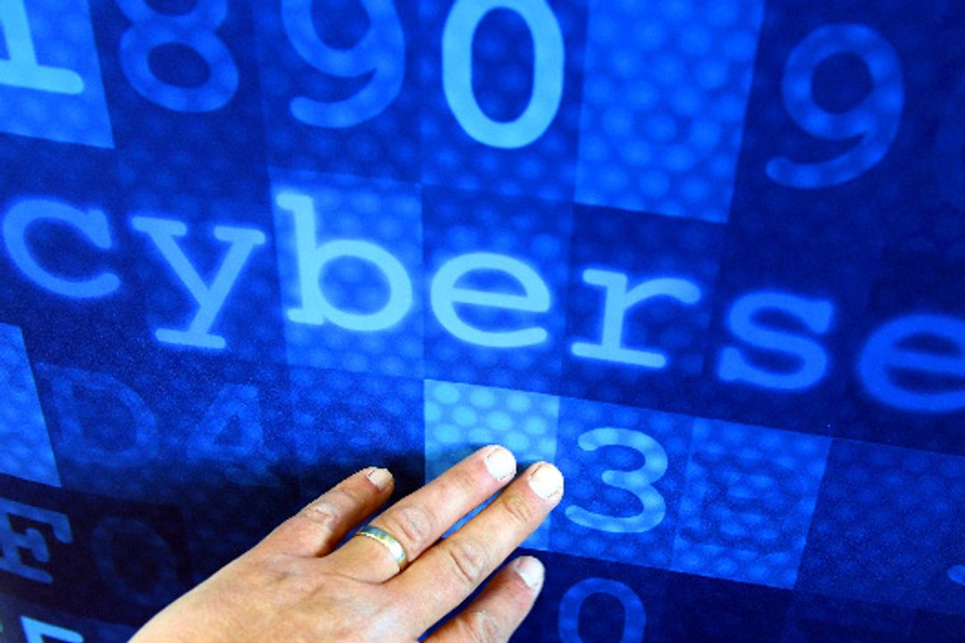 Cybersicherheit in der Industrie benötigt Regeln und Standards. Cybersicherheit in der Industrie benötigt Regeln und Standards.