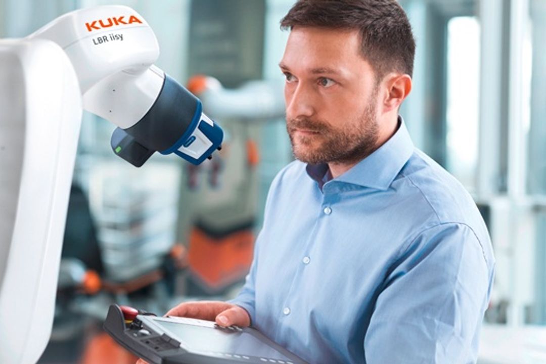 The lightweight robot 'LBR iisy' from Kuka in use The lightweight robot 'LBR iisy' from Kuka in use