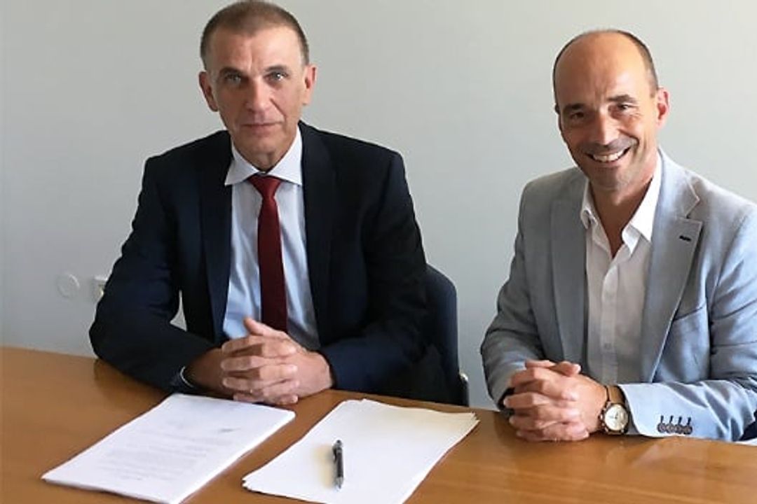 Rolf Sonderegger (r.), CEO Kistler Gruppe, und Dr. Heinrich Offergeld, bisheriger Inhaber und Geschäftsführer IOS GmbH, freuen sich über die zukünftige Zusammenarbeit. Rolf Sonderegger (r.), CEO Kistler Gruppe, und Dr. Heinrich Offergeld, bisheriger Inhaber und Geschäftsführer IOS GmbH, freuen sich über die zukünftige Zusammenarbeit.