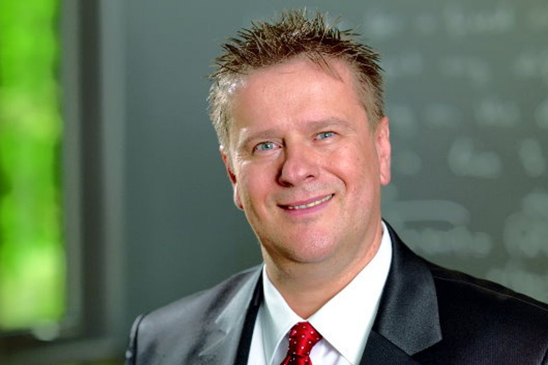 S&T Hannes Niederhauser S&T Hannes Niederhauser