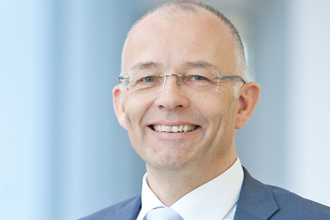 Dr. Claus Jessen Dr. Claus Jessen