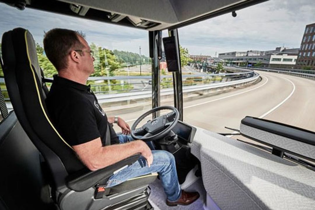 Der Mercedes-Benz- Future Bus unterwegs Der Mercedes-Benz- Future Bus unterwegs