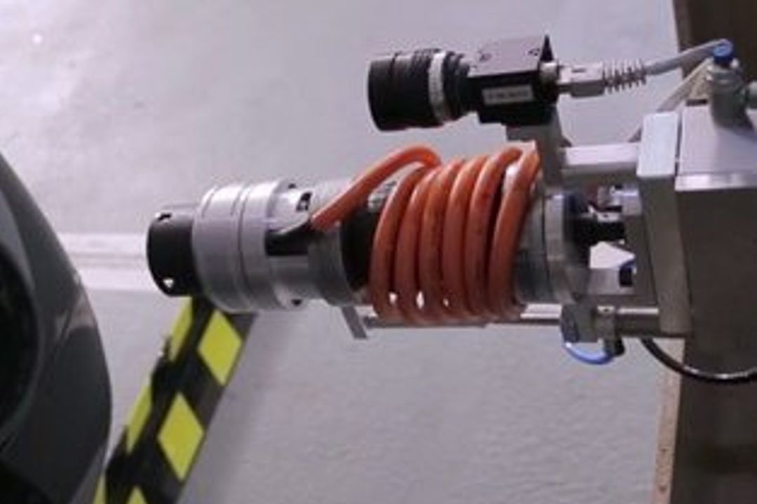 Autoples' research project: Vehicle parks and refuels independently Autoples' research project: Vehicle parks and refuels independently