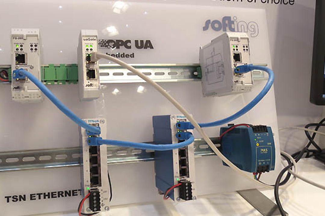 Ethernet-Kabel am Stand von Softing auf der Hannover Messe 2016 Ethernet-Kabel am Stand von Softing auf der Hannover Messe 2016