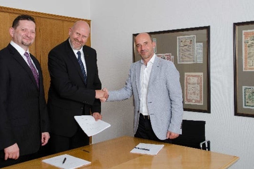 Rolf A. Sonderegger, CEO Kistler-Gruppe, Dr. Volker Schatz, Vorstand Schatz AG, und Martin Schatz, Managing Director Schatz USA Inc. Rolf A. Sonderegger, CEO Kistler-Gruppe, Dr. Volker Schatz, Vorstand Schatz AG, und Martin Schatz, Managing Director Schatz USA Inc.