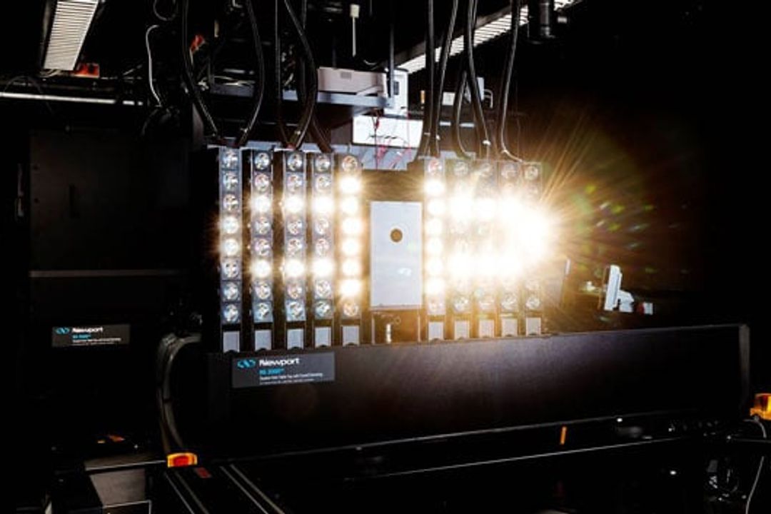 In a PTB laboratory, solar cells are irradiated with white light and monochrome light and calibrated. In a PTB laboratory, solar cells are irradiated with white light and monochrome light and calibrated.