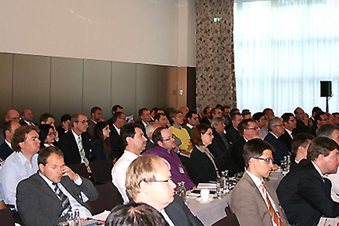 Teilnehmer des Summit Industrie 4.0 im Jahr 2014 Teilnehmer des Summit Industrie 4.0 im Jahr 2014