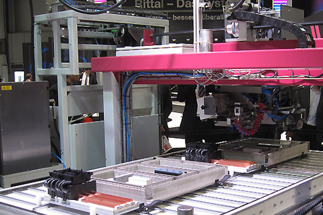 Verdrahtungsroboter Averex von Kiesling Maschinentechnik