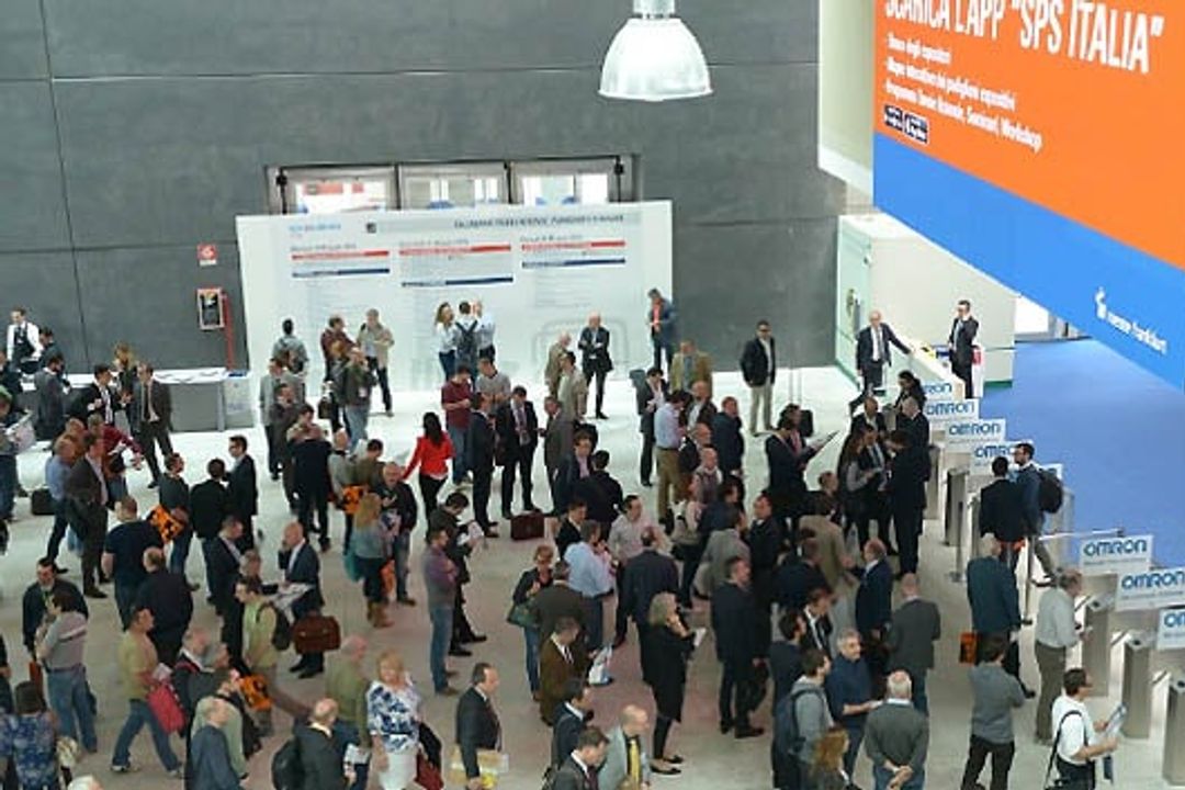 Messebesucher auf der SPS IPC Drives Italila