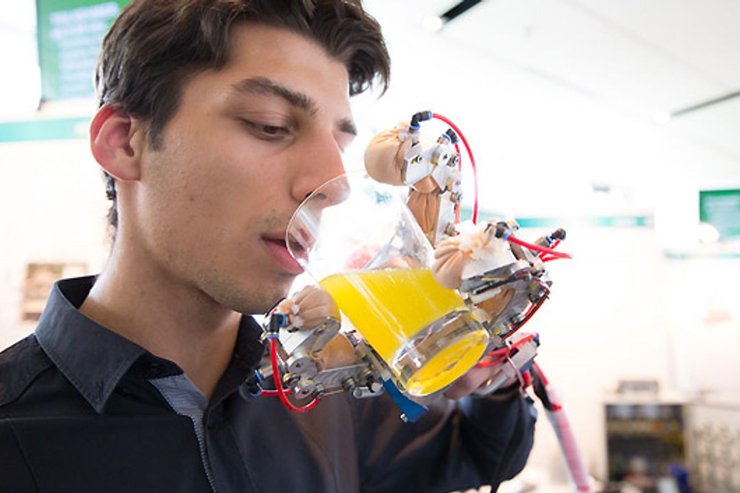 Entwickelte Roboterhand bei Jugend forscht 2013