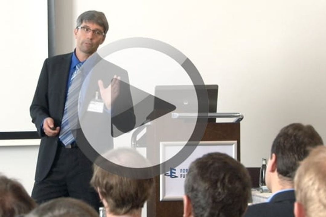 Stefan Ditting bei seinem Vortrag zum Thema Safety und Security auf dem Forum Funktionale Sicherheit Stefan Ditting bei seinem Vortrag zum Thema Safety und Security auf dem Forum Funktionale Sicherheit