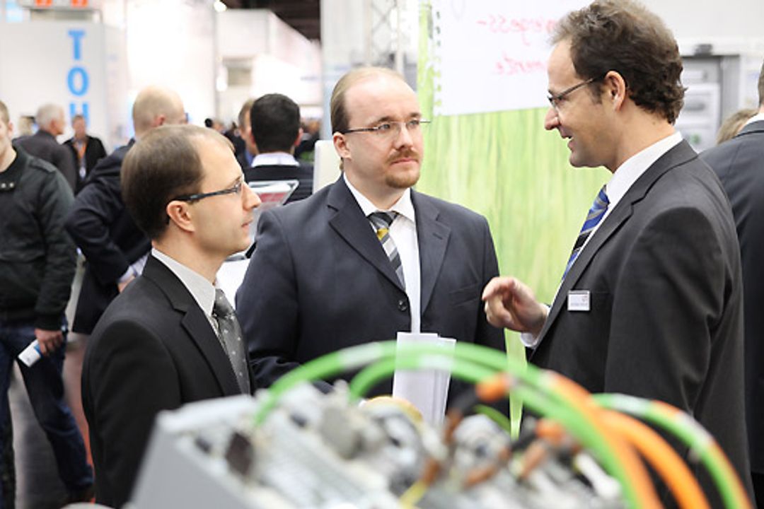 Teaser 3 Menschen auf der SPS IPC Drives 2012 in Nürnberg Teaser 3 Menschen auf der SPS IPC Drives 2012 in Nürnberg