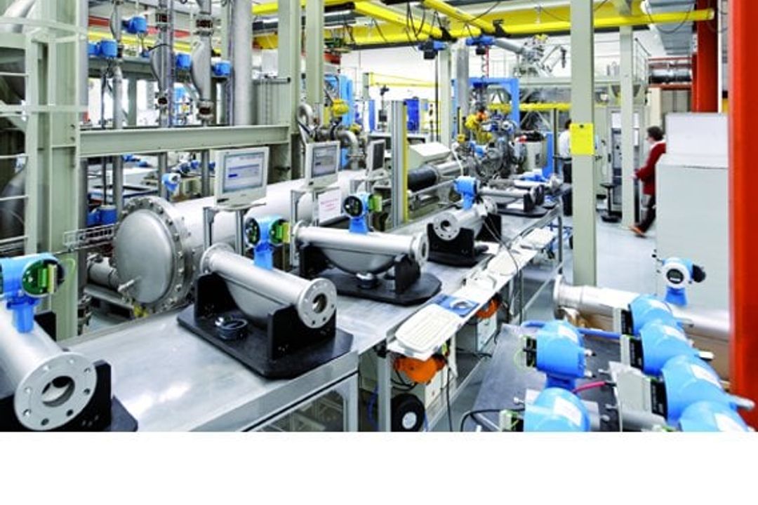 Bild aus der Produktion von Coriolis-Sensoren der Firma Endress + Hauser