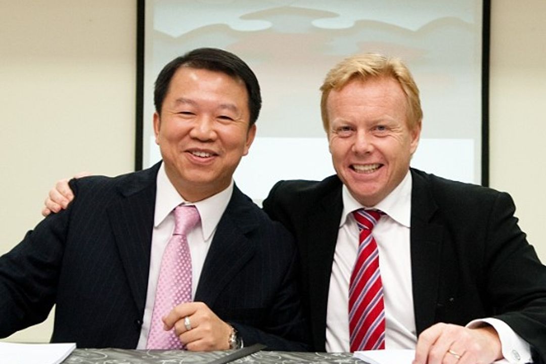 Bei der Vertragsunterzeichnung: John Lin, Chairman und Mitbegründer von Korenix, und Fredrik Jönsson, President und CEO von Beijer Bei der Vertragsunterzeichnung: John Lin, Chairman und Mitbegründer von Korenix, und Fredrik Jönsson, President und CEO von Beijer