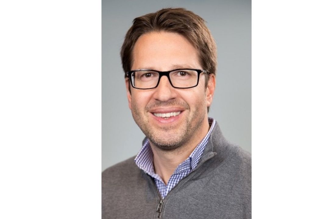 A brief portrait of Lars Zywietz and the Accenture company
