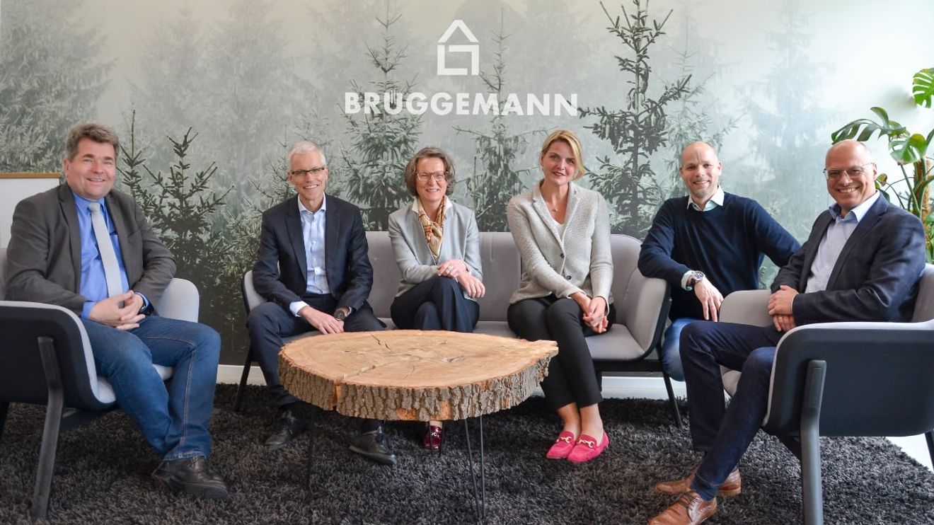 NRW-Bauministerin bei Brüggemann Holzbau