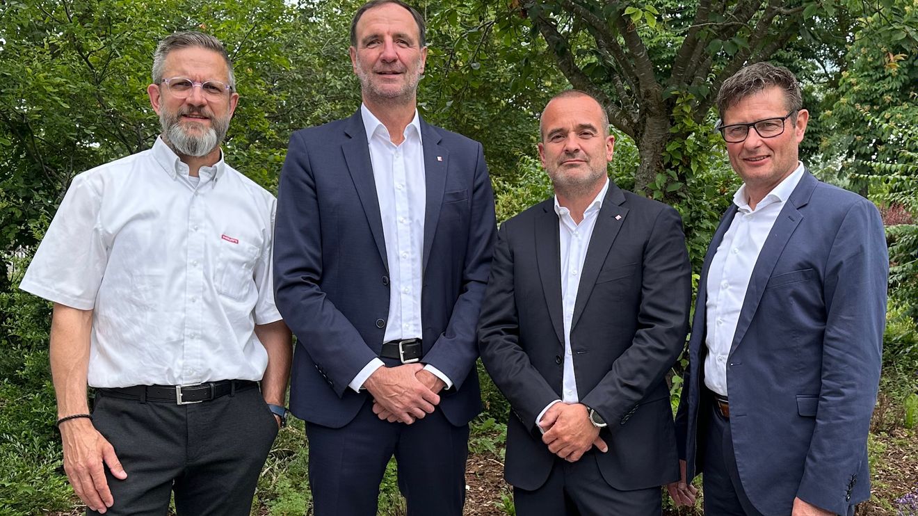 Der neue Vorstand des FVHF (v.l.): Christian Butz (Hilti Deutschland AG), Georg Stauber (Sto SE & Co. KGaA), Andreas Reinhardt (Systea GmbH) und Wolfgang Häußler (Tonality GmbH) (Foto: Foto: FVHF e.V.) Der neue Vorstand des FVHF (v.l.): Christian Butz (Hilti Deutschland AG), Georg Stauber (Sto SE & Co. KGaA), Andreas Reinhardt (Systea GmbH) und Wolfgang Häußler (Tonality GmbH) (Foto: Foto: FVHF e.V.)