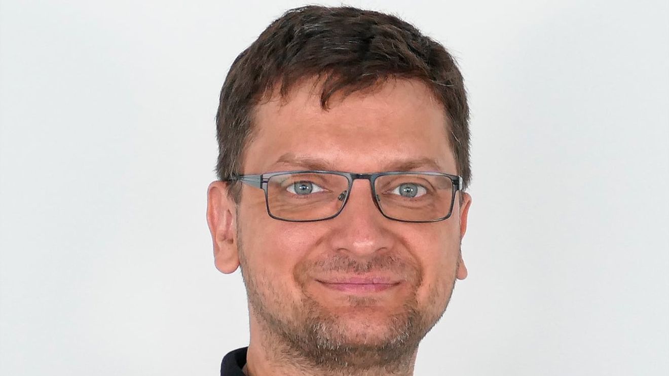 Janosch Kabella ist als neuer Key Account Manager Industrie bei Soudal Ansprechpartner für den Bereich industrielle Möbelfertigung und Innentürenproduktion (Fotos: Soudal) Janosch Kabella ist als neuer Key Account Manager Industrie bei Soudal Ansprechpartner für den Bereich industrielle Möbelfertigung und Innentürenproduktion (Fotos: Soudal)
