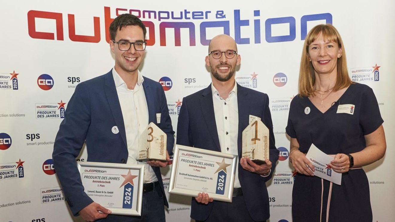 The winners of the 'Drive Technology' category Stefan Schneider (Lenord+Bauer) and Christopher Kleinert (Beckhoff) with Andrea Gillhuber (Computer&Automation). The winners of the 'Drive Technology' category Stefan Schneider (Lenord+Bauer) and Christopher Kleinert (Beckhoff) with Andrea Gillhuber (Computer&Automation).