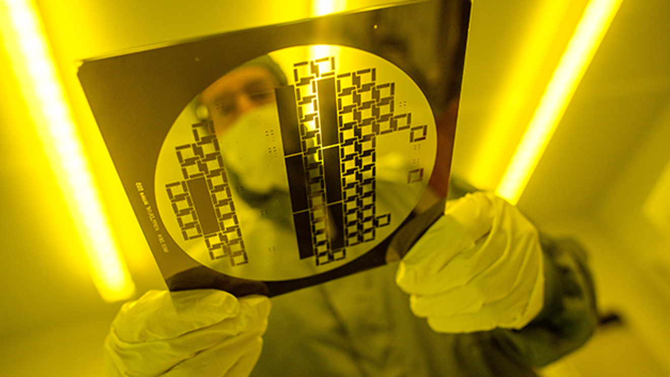 Fraunhofer IFF, research project for the chip industry Fraunhofer IFF, research project for the chip industry