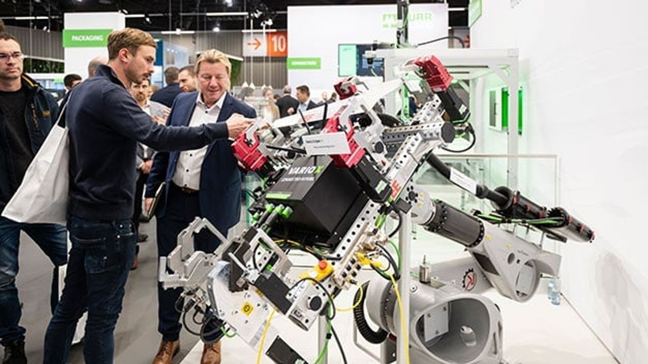 Besucher auf dem Stand von Murrelektronik auf der SPS 2023
