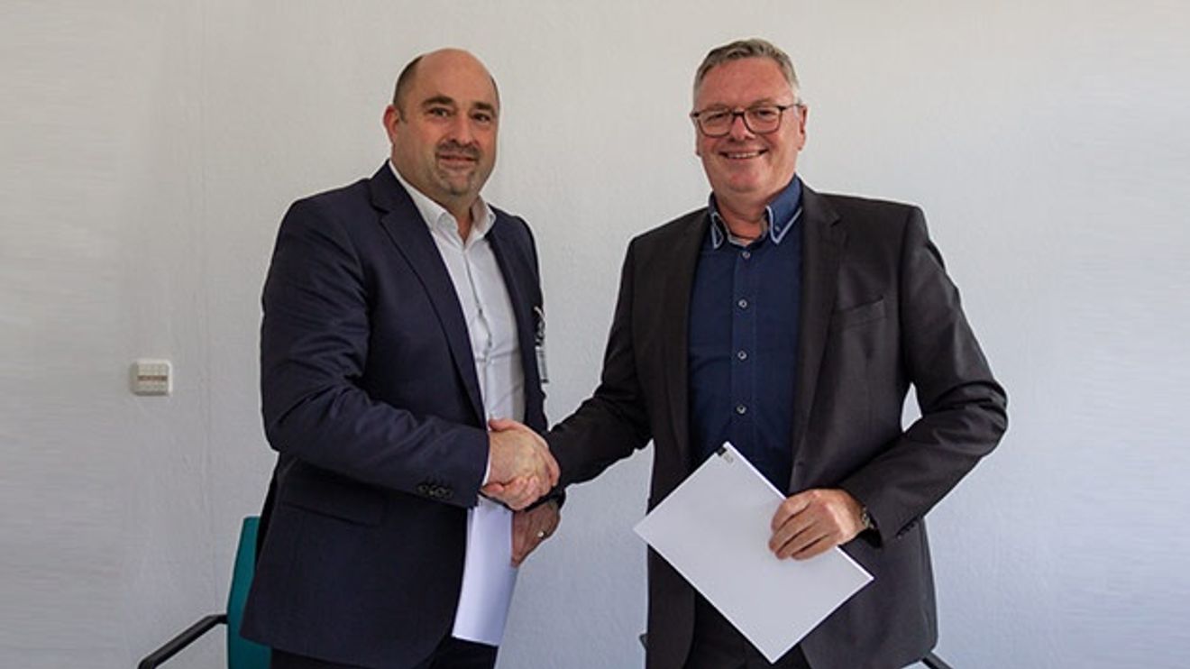 Siemens cooperates with Eplan.jpg Siemens cooperates with Eplan.jpg