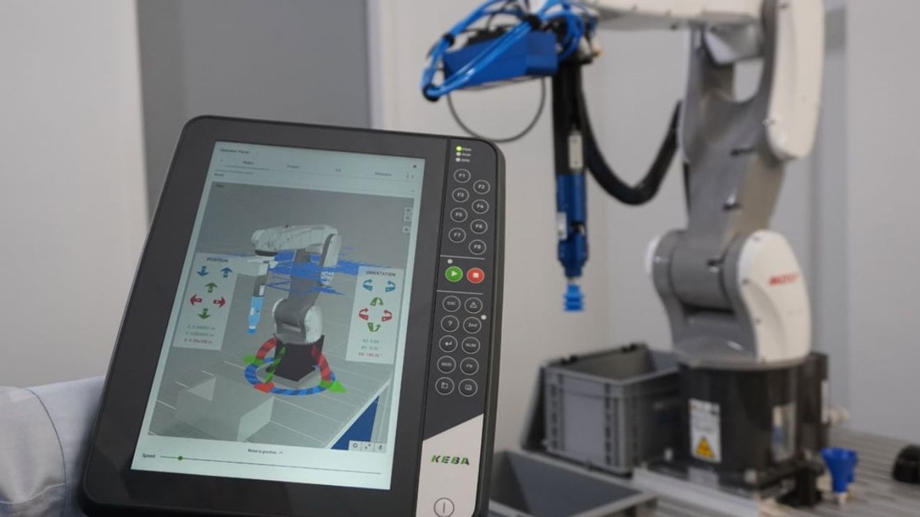 The drag&amp;bot software solution enables the operation and programming of robot applications even without expert knowledge.