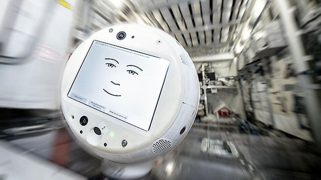 The Cimon assistance system - a free-flying robot the size of a medicine ball with voice control and a display The Cimon assistance system - a free-flying robot the size of a medicine ball with voice control and a display
