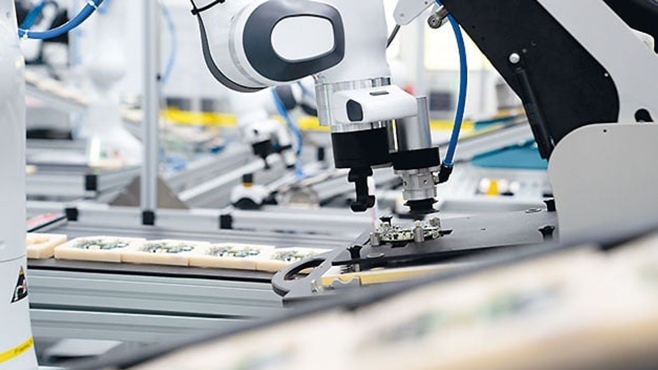 Cobots automate electronics function tests Cobots automate electronics function tests