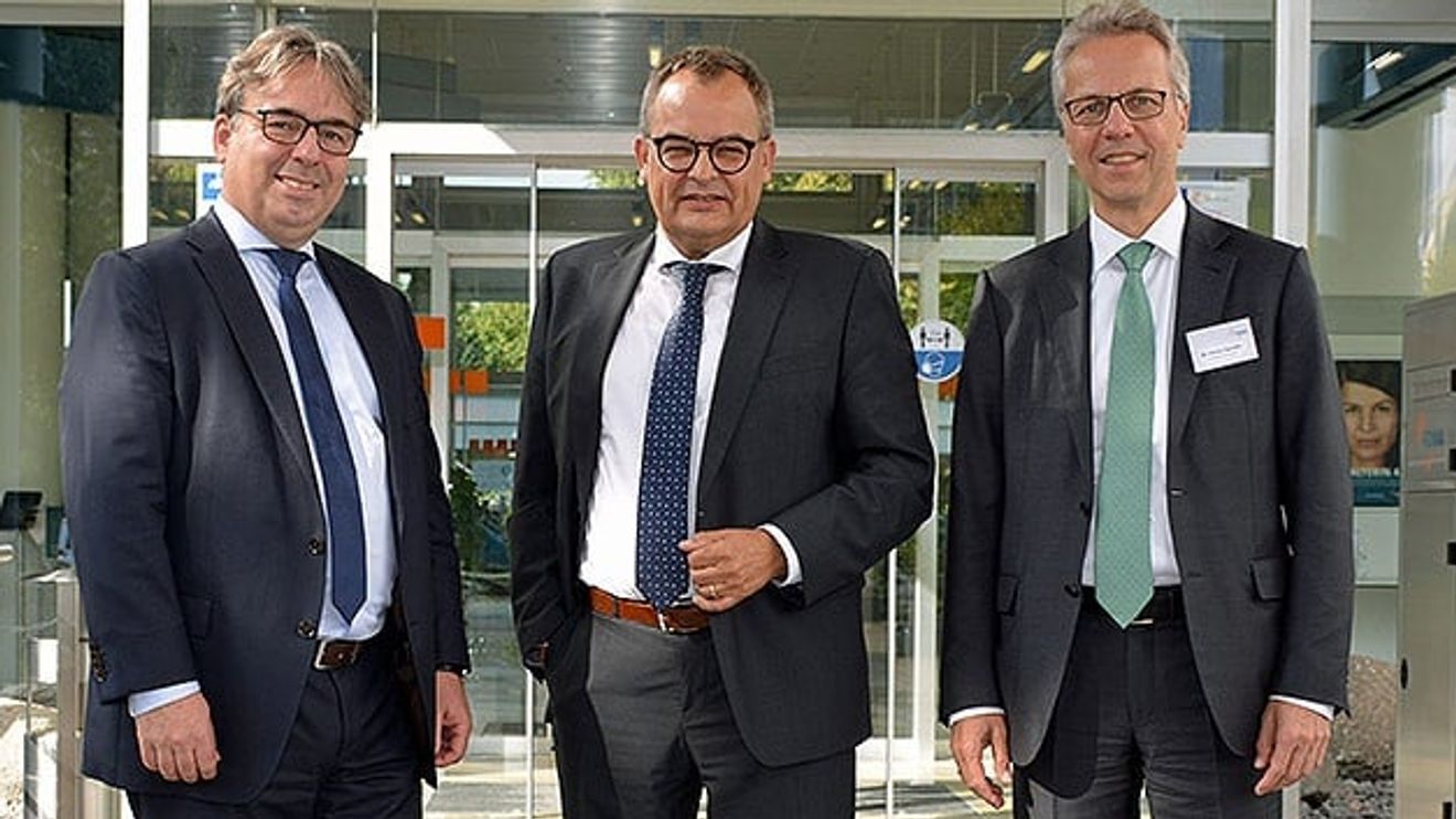 From the left: Hartmut Rauen, Bernd Neugart, Dr. Stefan Spindler. From the left: Hartmut Rauen, Bernd Neugart, Dr. Stefan Spindler.