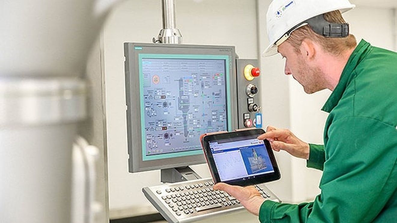 Digital assistance systems make process plants safer and more efficient. Digital assistance systems make process plants safer and more efficient.