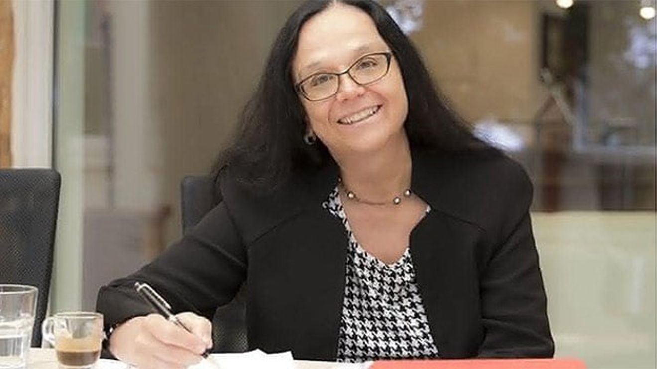 Bettina Schall