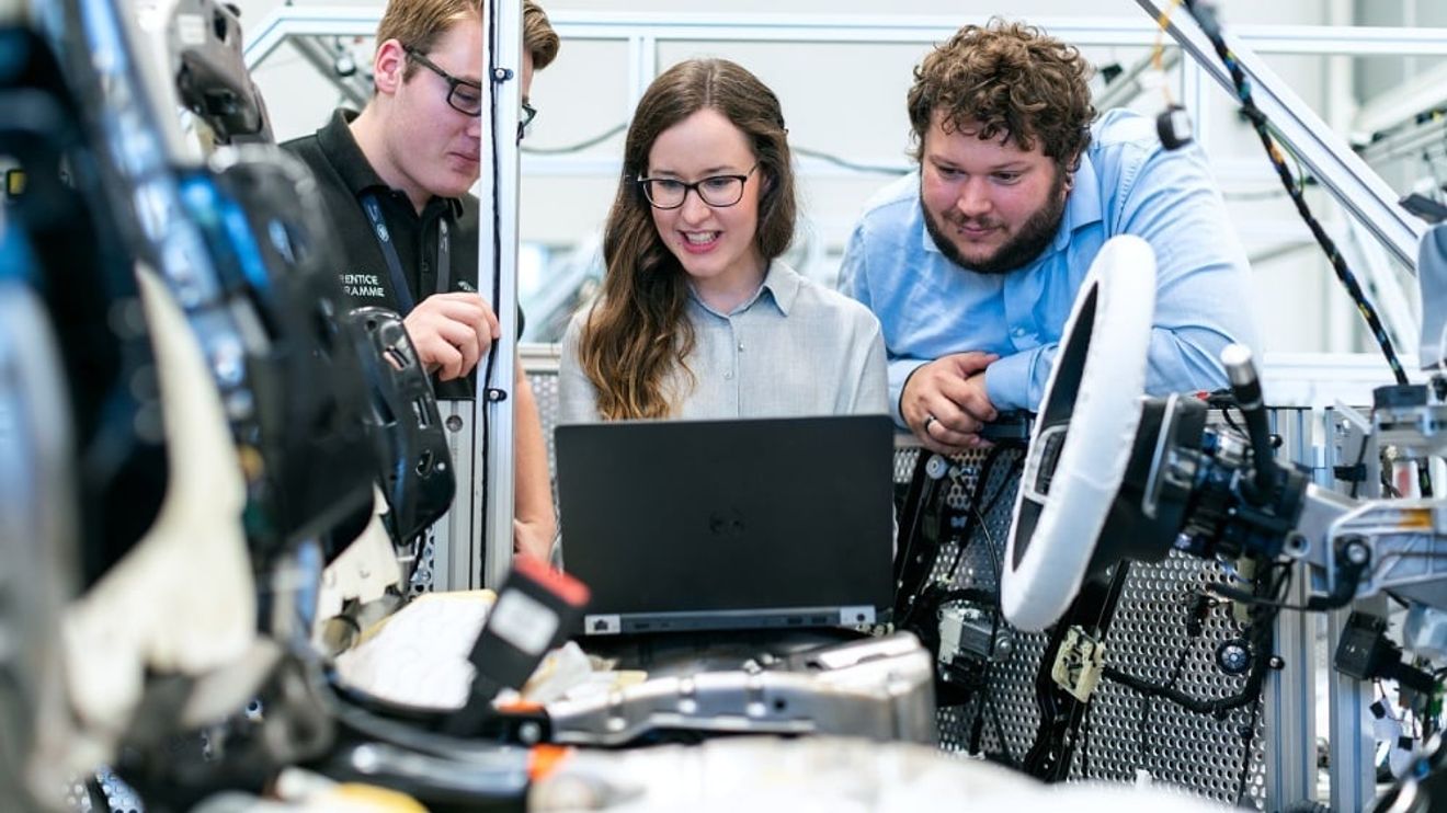 dpa young engineers CA 2020-12 dpa young engineers CA 2020-12