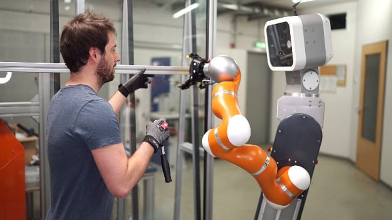Human-robot interaction-Fraunhofer-IFF