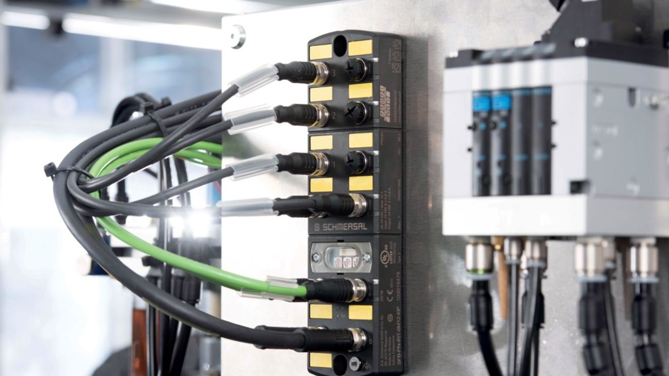 The Schmersal Group is launching the Safety Fieldbox with Profinet/ Profisafe fieldbus interface, which opens up new safety-related solution options especially for the packaging industry. The Schmersal Group is launching the Safety Fieldbox with Profinet/ Profisafe fieldbus interface, which opens up new safety-related solution options especially for the packaging industry.