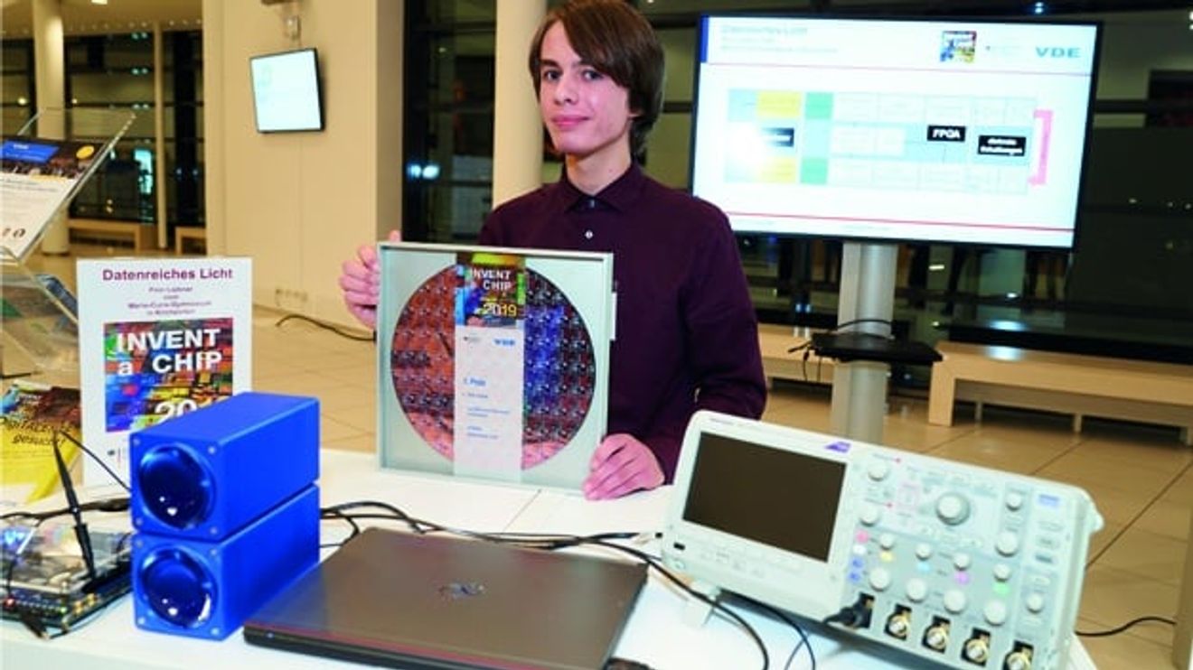 Finn Liebner from Kirchzarten with his project 'Data-rich light'.jpg Finn Liebner from Kirchzarten with his project 'Data-rich light'.jpg