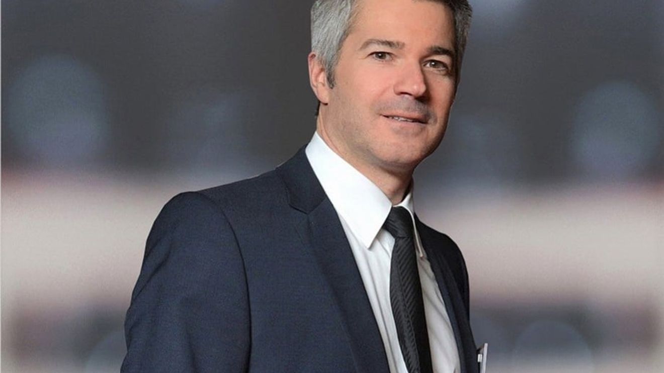 Gregor Neumann is a specialist press officer at the Zimmer Group. Gregor Neumann is a specialist press officer at the Zimmer Group.
