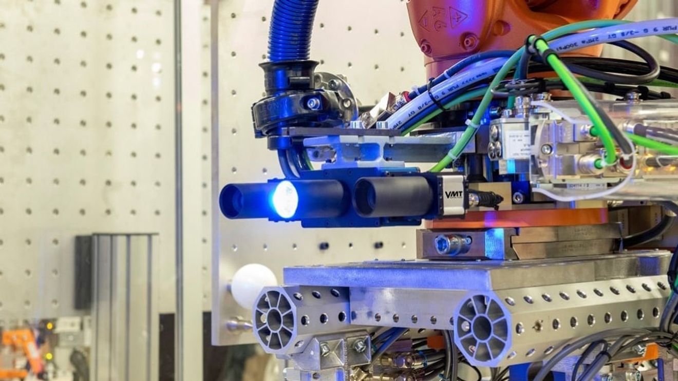 Dynamic visual guidance for 6-axis robots Dynamic visual guidance for 6-axis robots