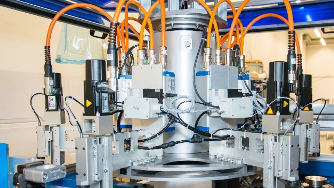 TÜV-certified safety solution with UL approval from Kollmorgen TÜV-certified safety solution with UL approval from Kollmorgen