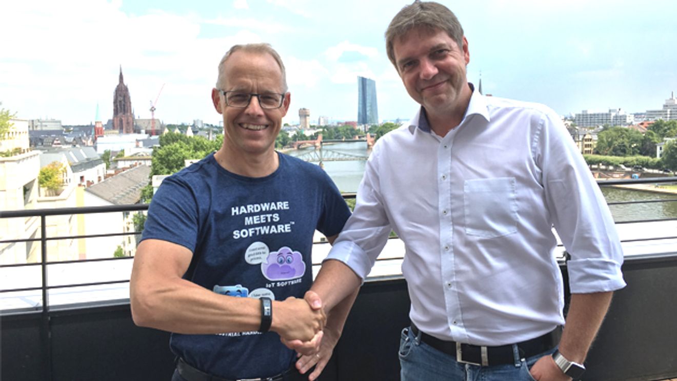 Staffan Dahlström from HMS Industrial Networks and Thomas Schumacher from Beck IPC Staffan Dahlström from HMS Industrial Networks and Thomas Schumacher from Beck IPC