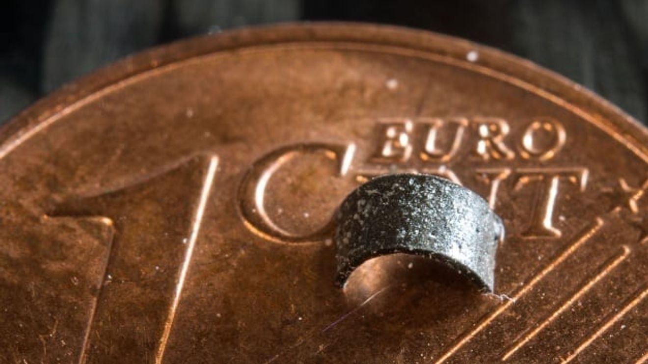 A mini-robot lies on a cent piece in a laboratory at the Max Planck Institute for Intelligent Systems. A mini-robot lies on a cent piece in a laboratory at the Max Planck Institute for Intelligent Systems.