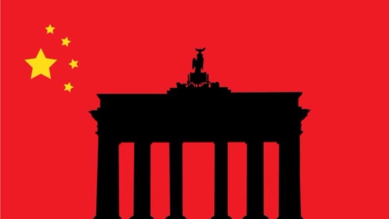 Brandenburger Tor als Hintergrund der China-Flagge Brandenburger Tor als Hintergrund der China-Flagge